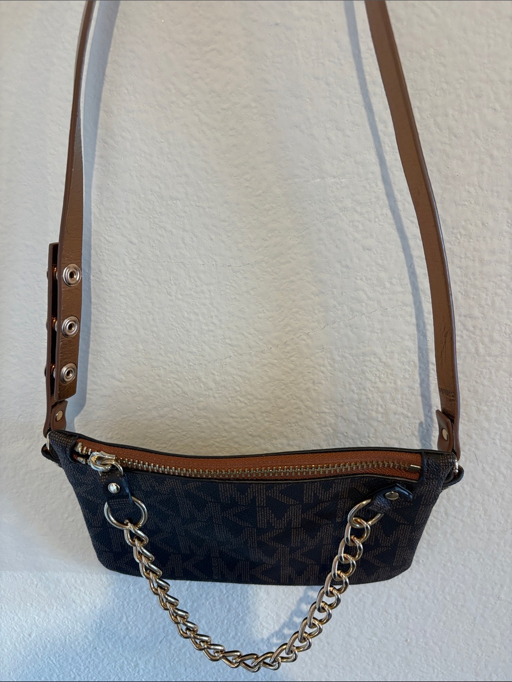 Michael Kors Dark Brown Crossbody belt Bag with gold chain link hardware - Picture 5 of 8